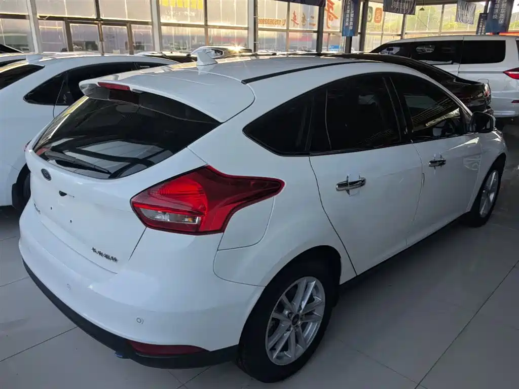 Ford Focus 2018 — фото 7