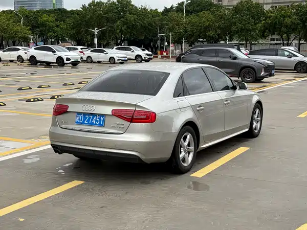 Audi A4L 2015