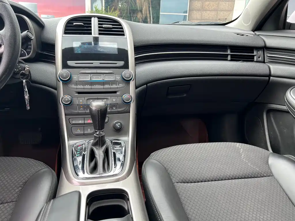 Chevrolet Malibu 2015 — фото 16