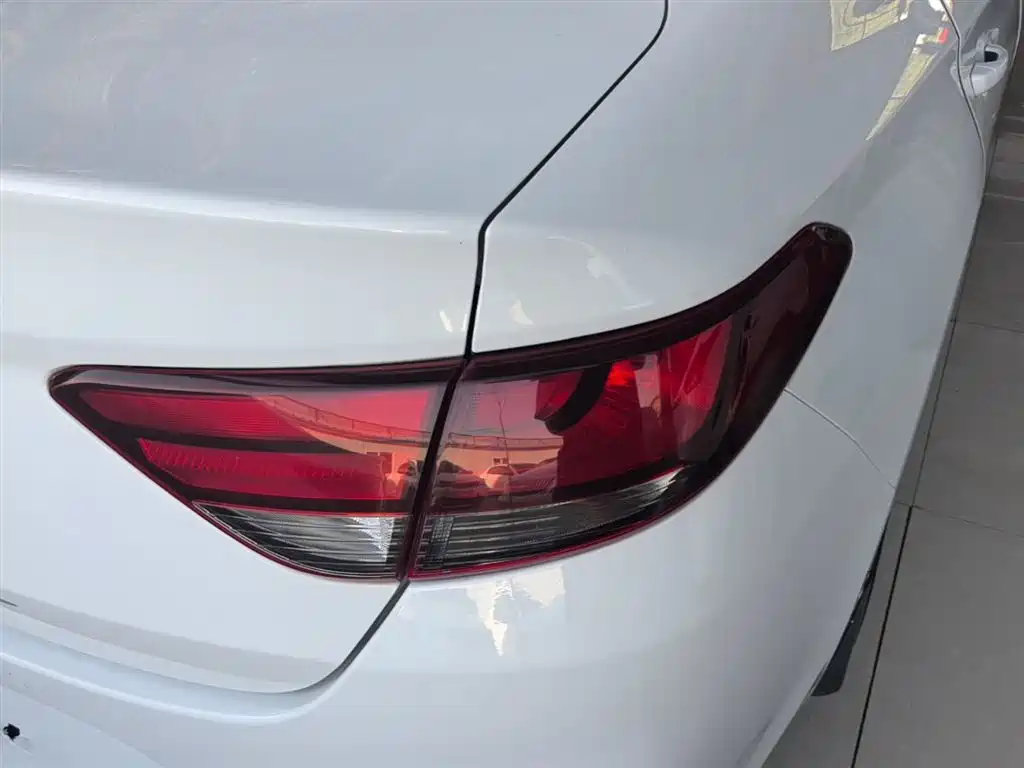 Hyundai Elantra 2019 — фото 8