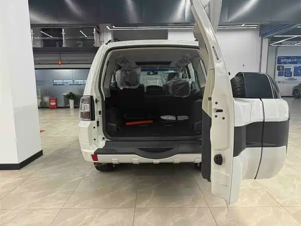 Mitsubishi Pajero 2020