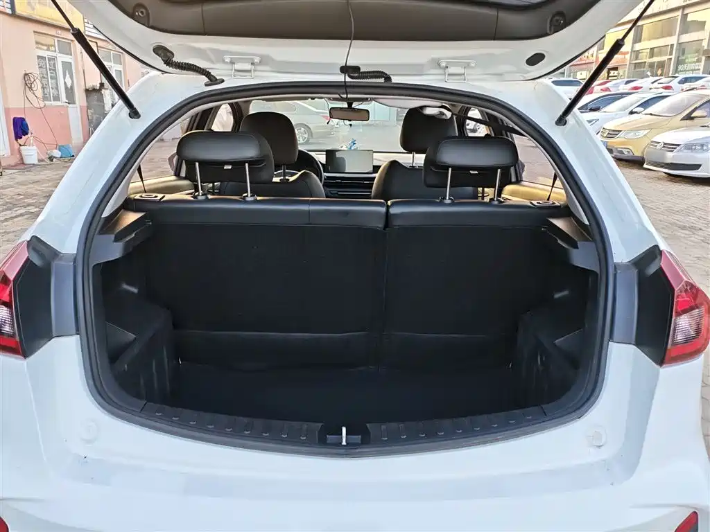 Geely Vision X3 2021 — фото 15