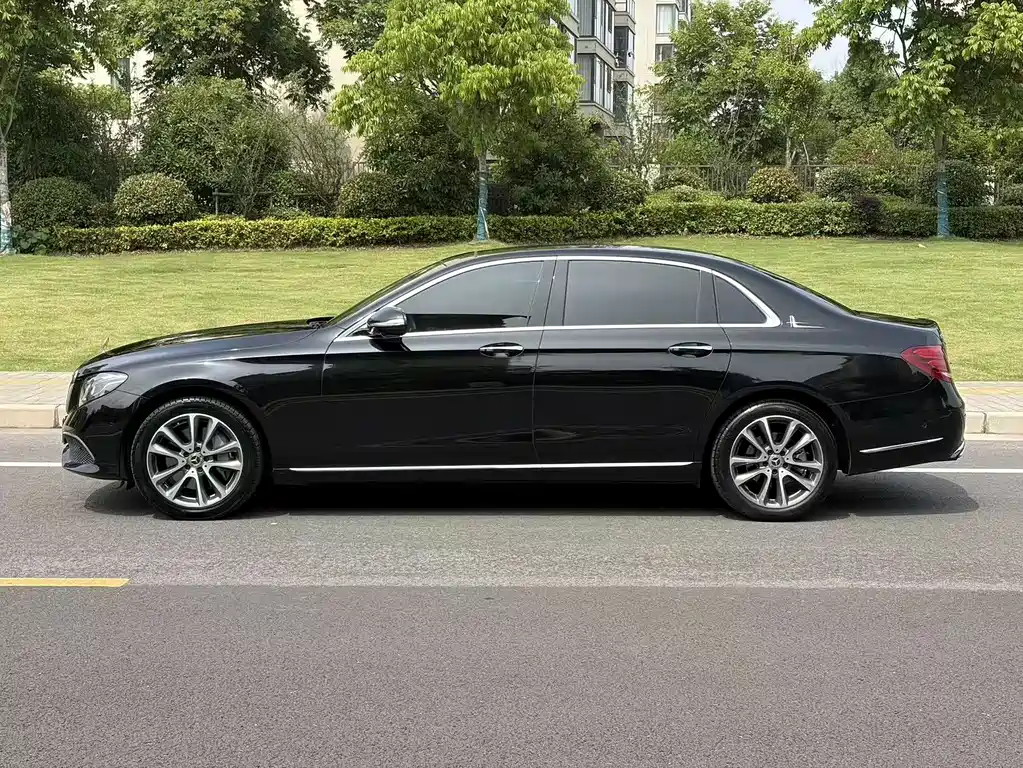 Mercedes-Benz E-Class 2018 — фото 16