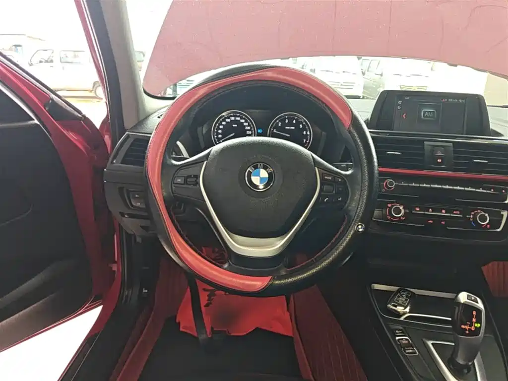 BMW 1 Series 2018 — фото 11