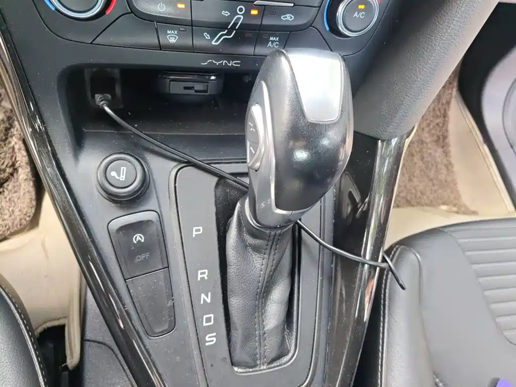 Ford Focus 2015 — фото 10