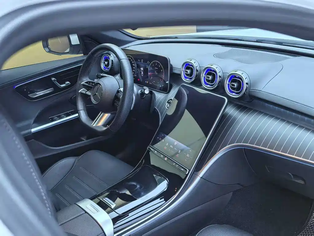 Mercedes-Benz C-Class 2024 — фото 10