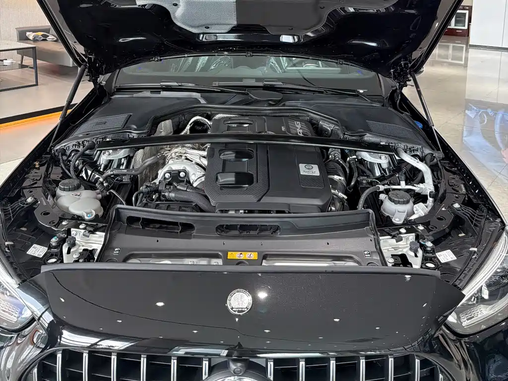Mercedes-Benz C-Class AMG 2025 — фото 12