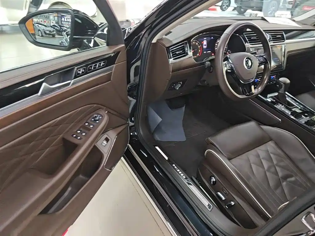 Volkswagen Phideon 2023 — фото 16