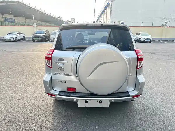 Toyota RAV4 2011