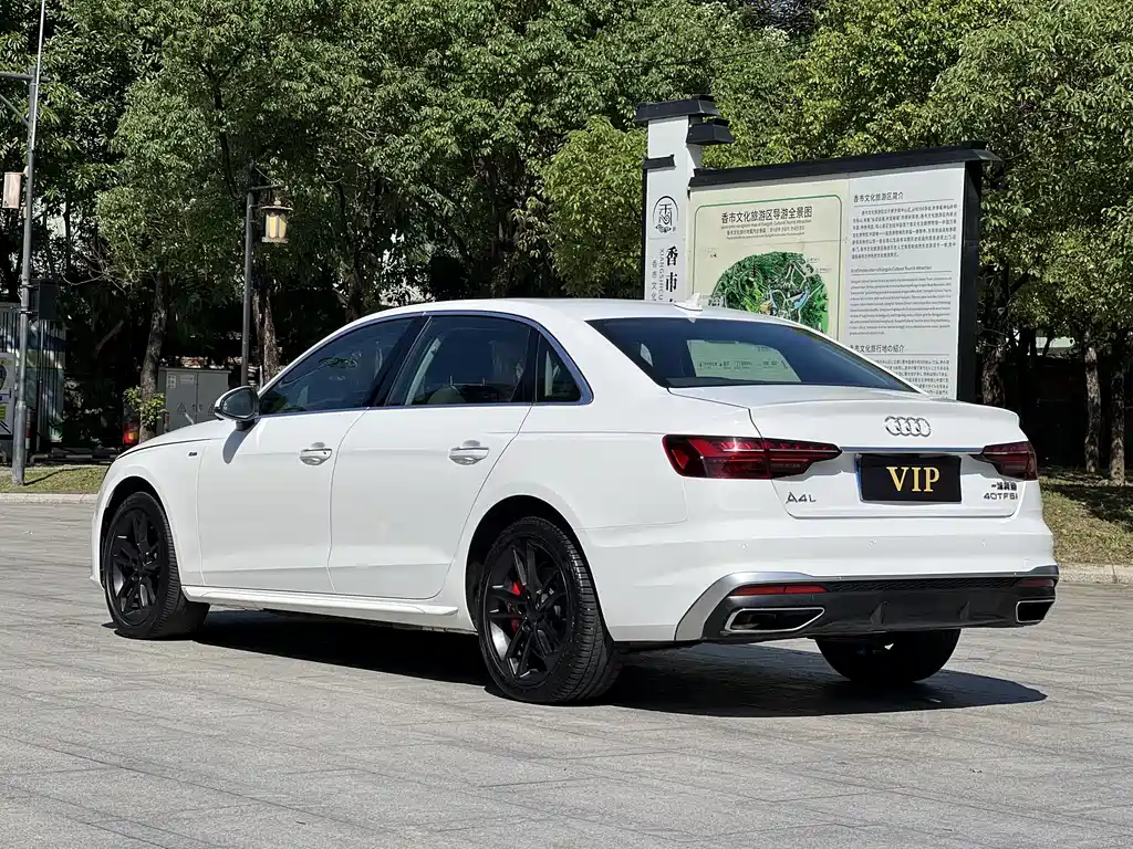 Audi A4L 2022 — фото 20