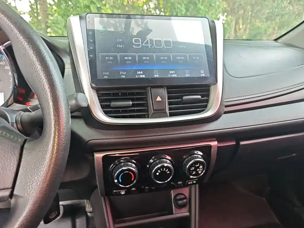 Toyota Yaris L 2018 — фото 13