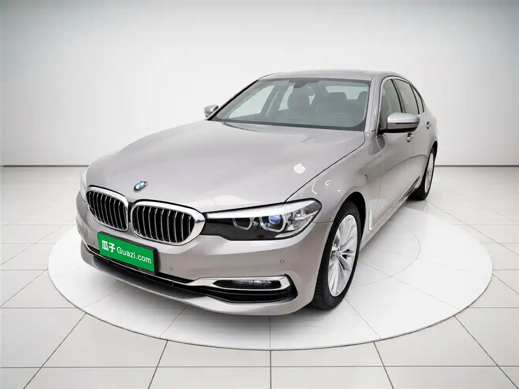 BMW 5 Series 2019 — фото 1