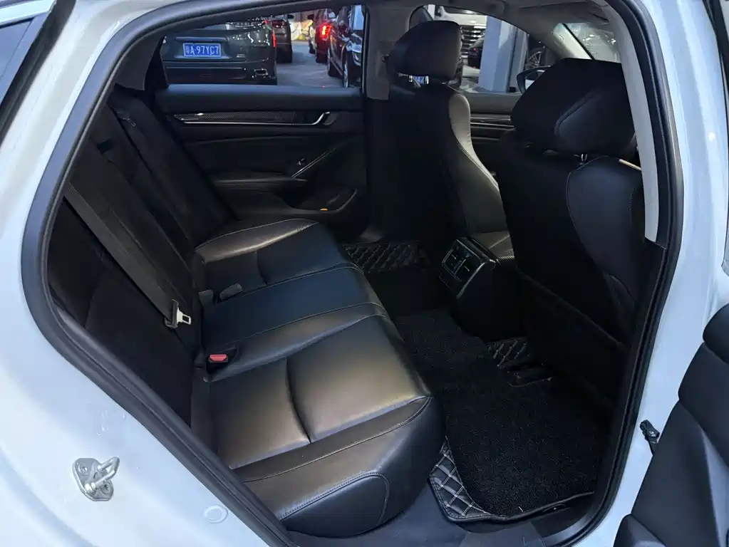 Honda Accord 2019 — фото 10