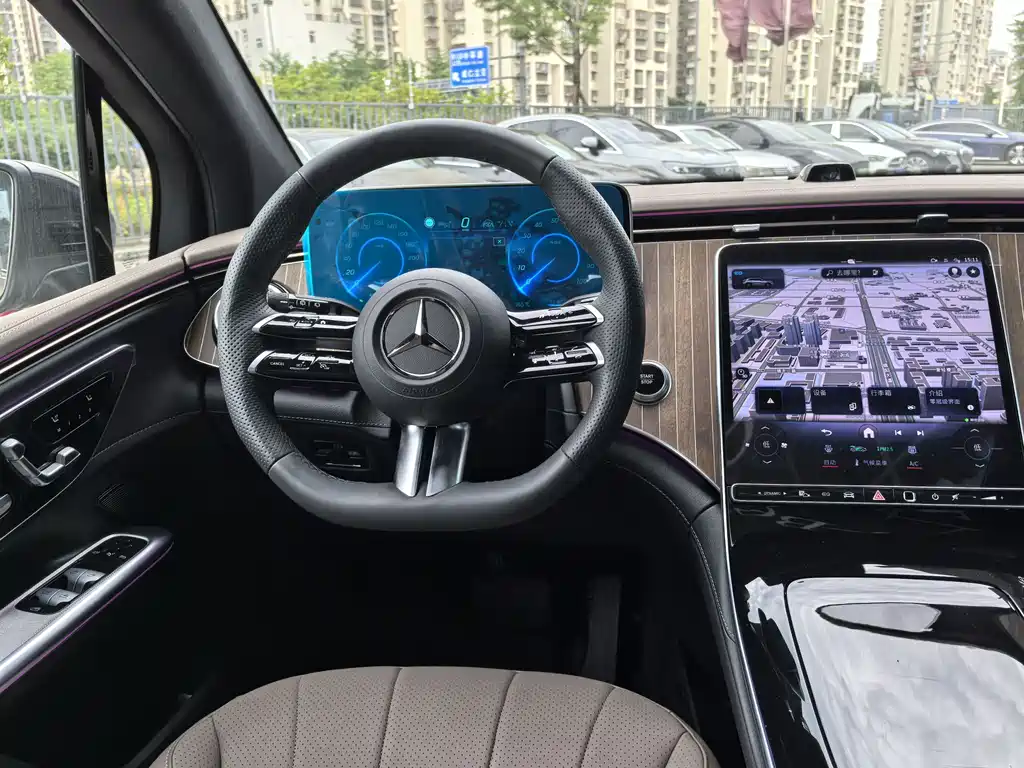 Mercedes-Benz EQE SUV 2025 — фото 13