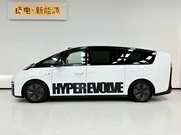 Li Auto MEGA 2025