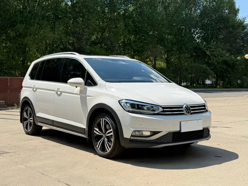 Volkswagen Touran 2022 — фото 3