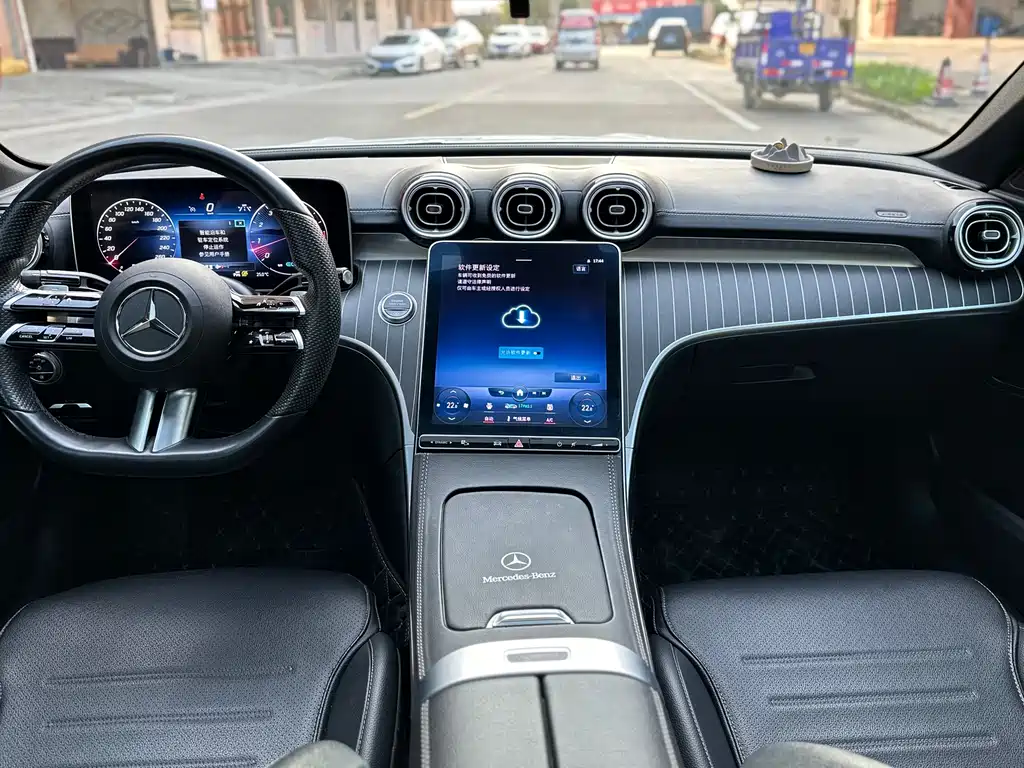 Mercedes-Benz C-Class 2023 — фото 9