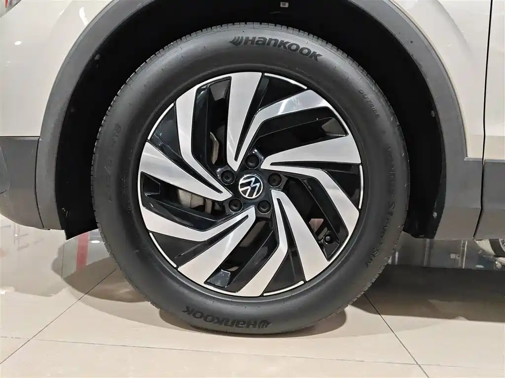 Volkswagen Tiguan L 2023 — фото 25