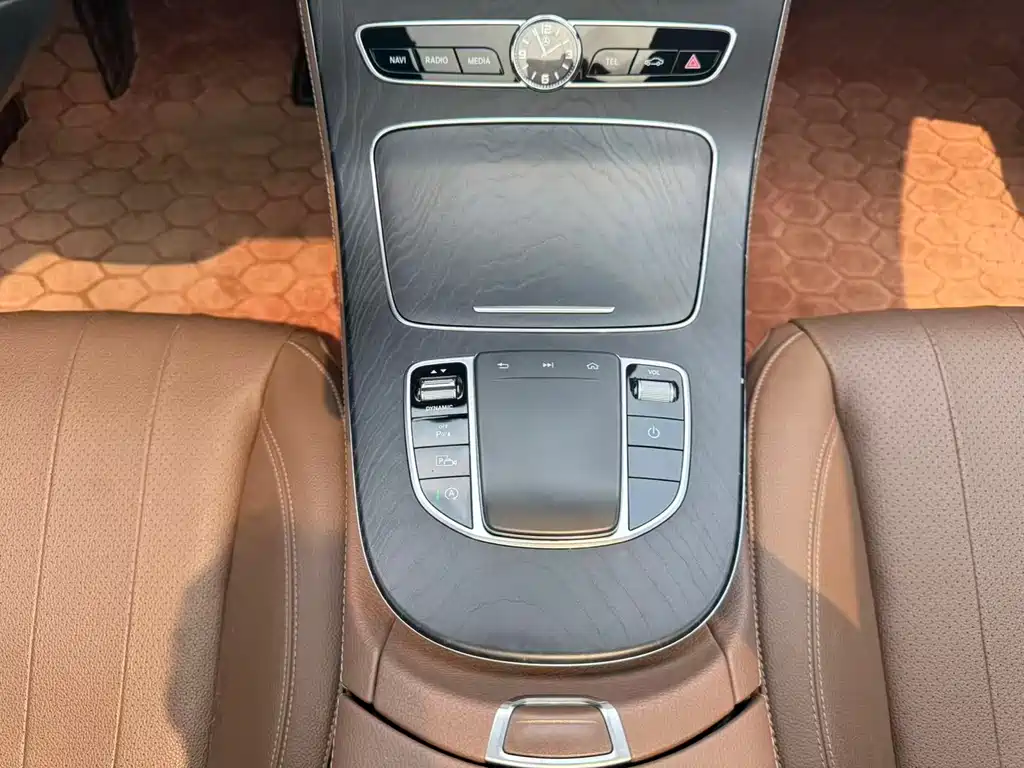 Mercedes-Benz E-Class 2020 — фото 10