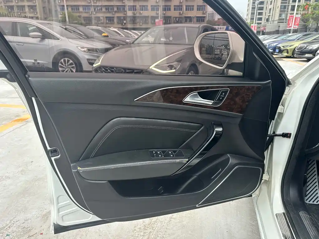 Zotye Z700 2018 — фото 14