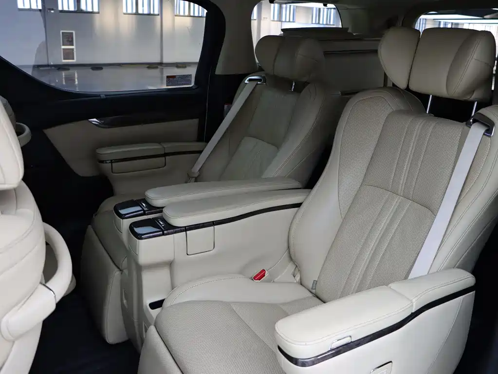 Toyota Alphard 2018 — фото 21