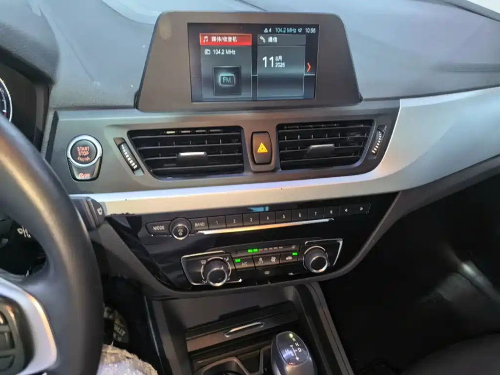 BMW 1 Series 2018 — фото 13