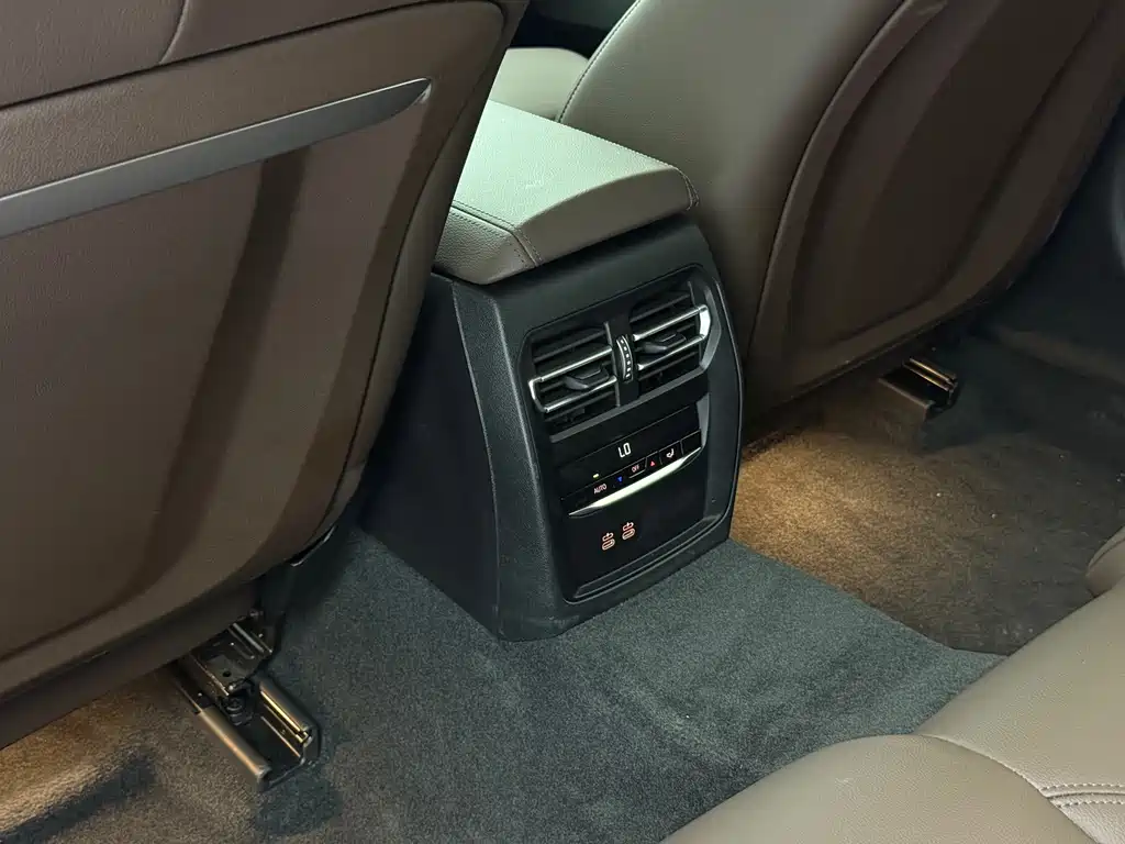 BMW 3 Series 2023 — фото 14