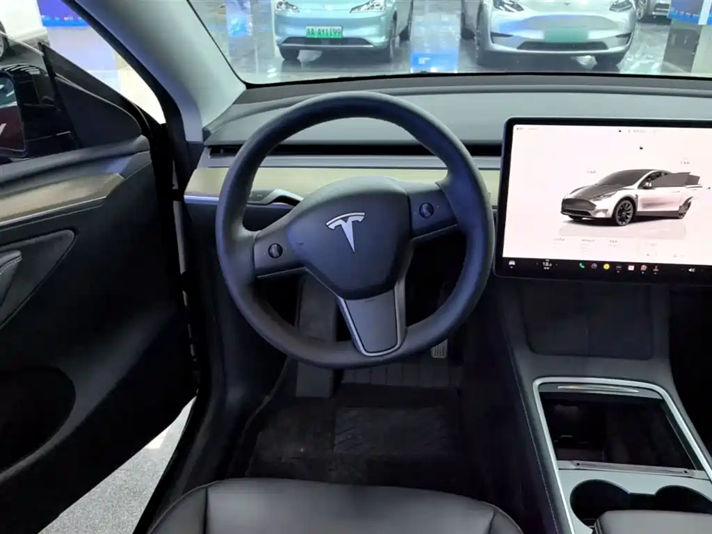 Tesla Model Y 2023 — фото 7
