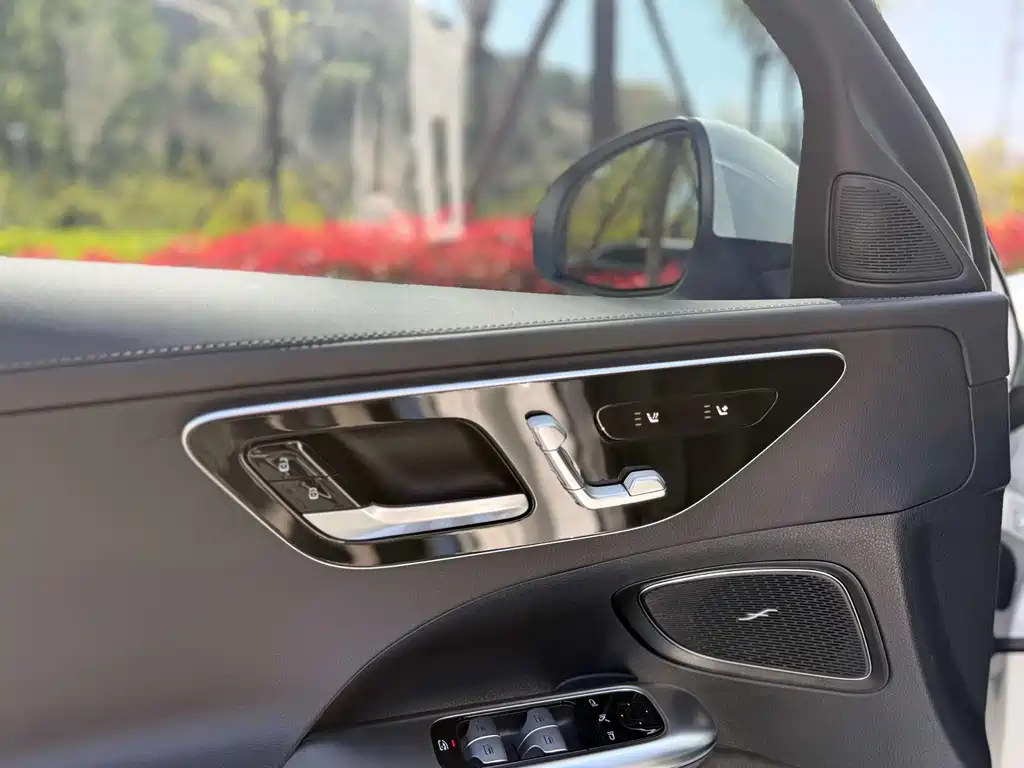 Mercedes-Benz C-Class 2024 — фото 13
