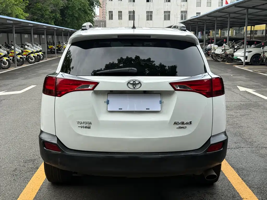 Toyota RAV4 2013 — фото 5
