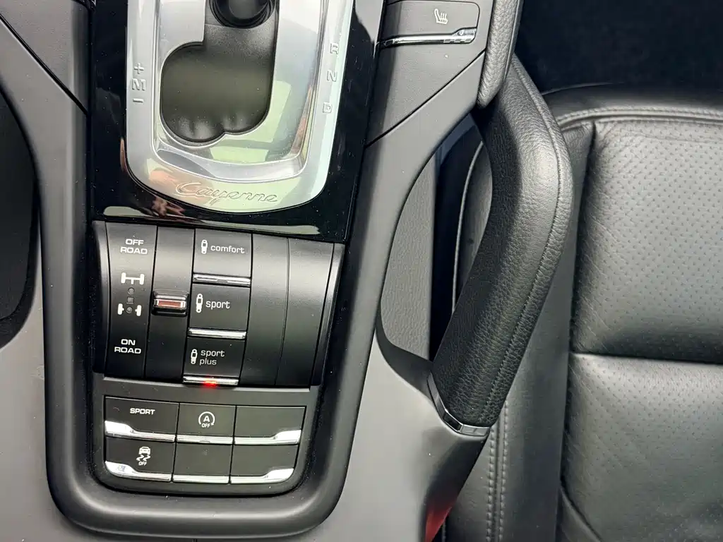 Porsche Cayenne 2018 — фото 23