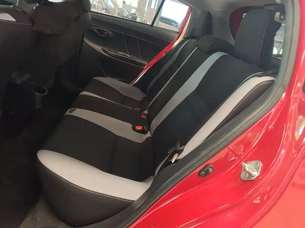 Toyota Yaris L 2021 — фото 17