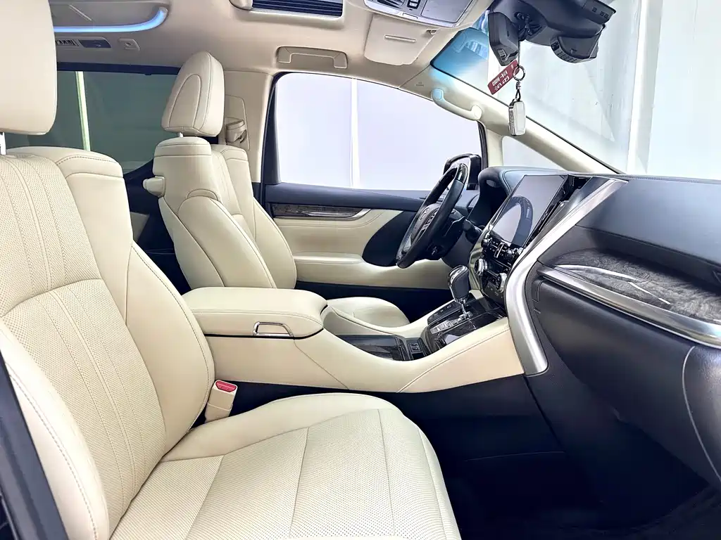 Toyota Vellfire 2022 — фото 11