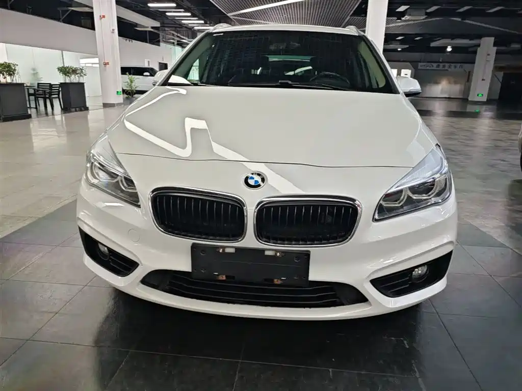 BMW 2 Series Active Tourer 2017 — фото 3