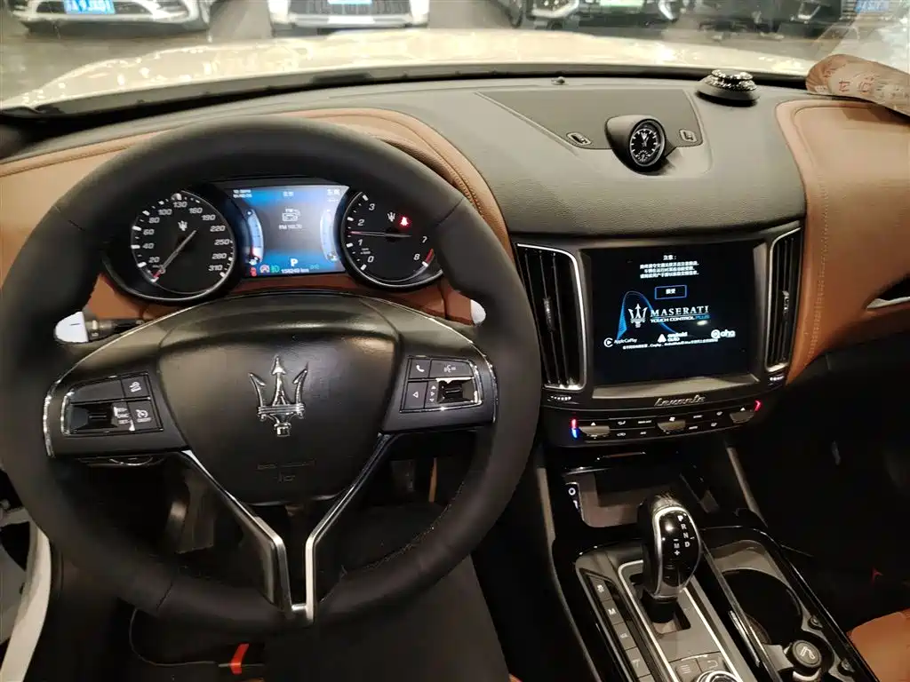 Maserati Levante 2017 — фото 6