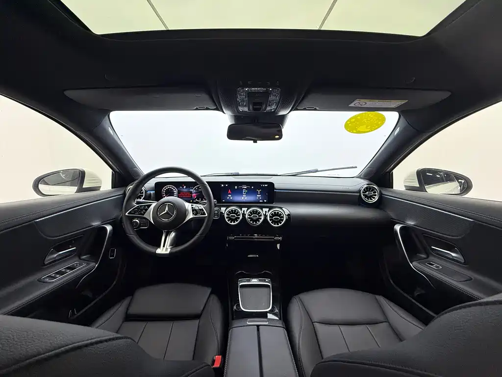 Mercedes-Benz A-Class 2023 — фото 8