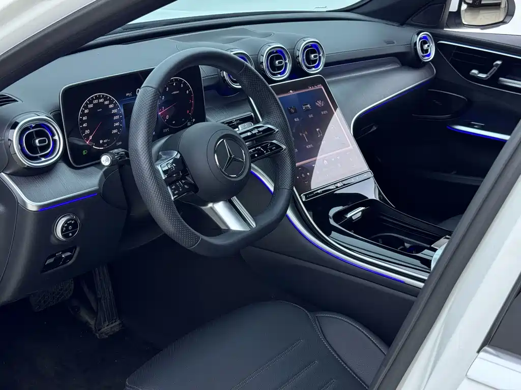 Mercedes-Benz C-Class 2023 — фото 3