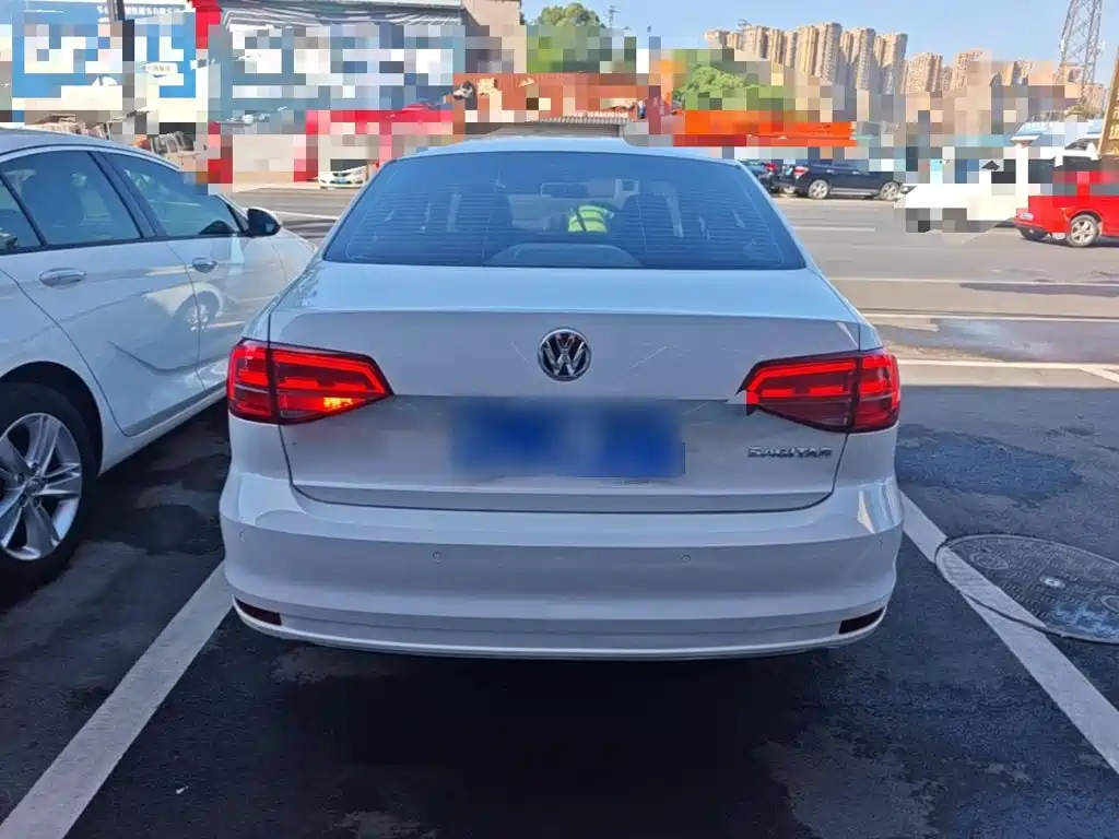 Volkswagen Sagitar 2015