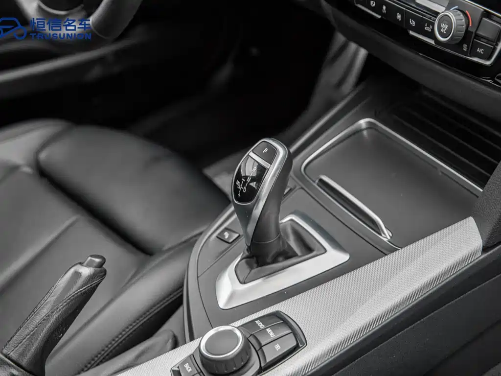 BMW 3 Series 2017 — фото 19