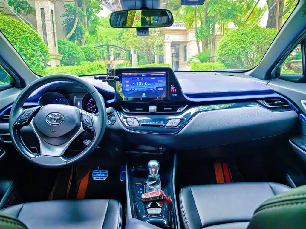 Toyota C-HR 2018 — фото 7