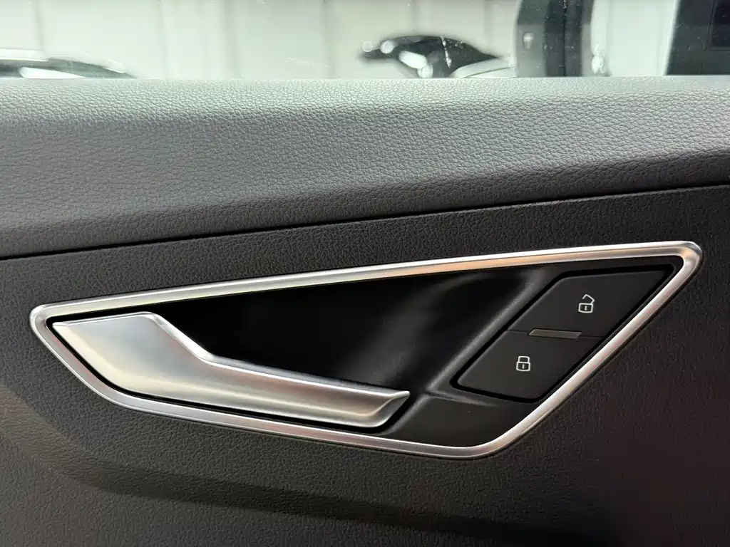Audi Q2L 2023 — фото 15