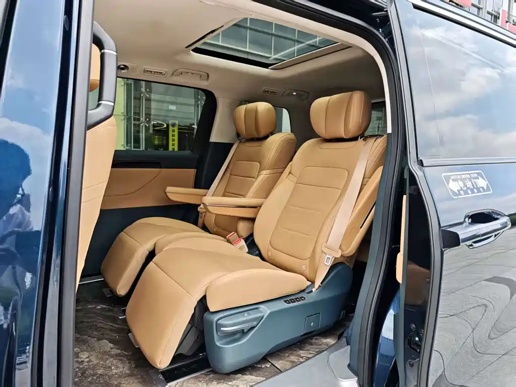 GAC Motor E8 PHEV 2024 — фото 15