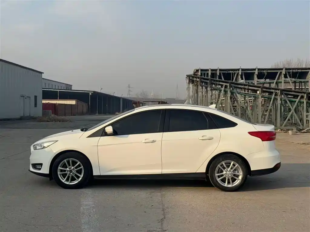 Ford Focus 2017 — фото 17