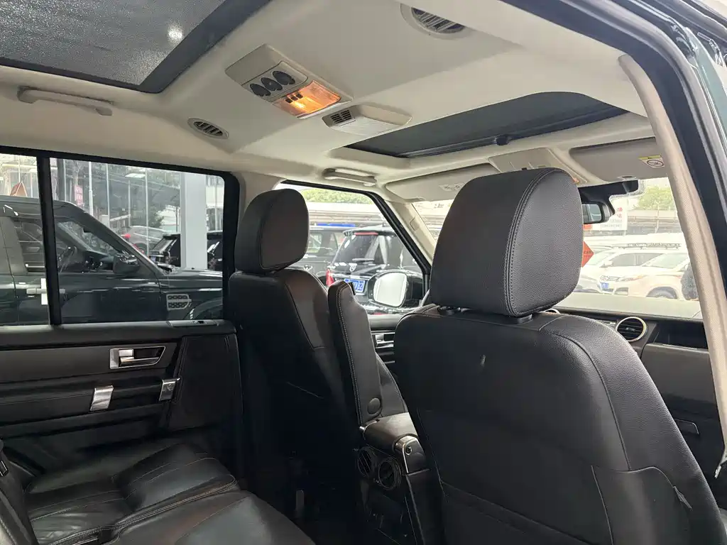 Land Rover Discovery 2015 — фото 24