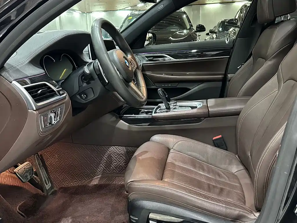 BMW 7 Series 2018 — фото 11
