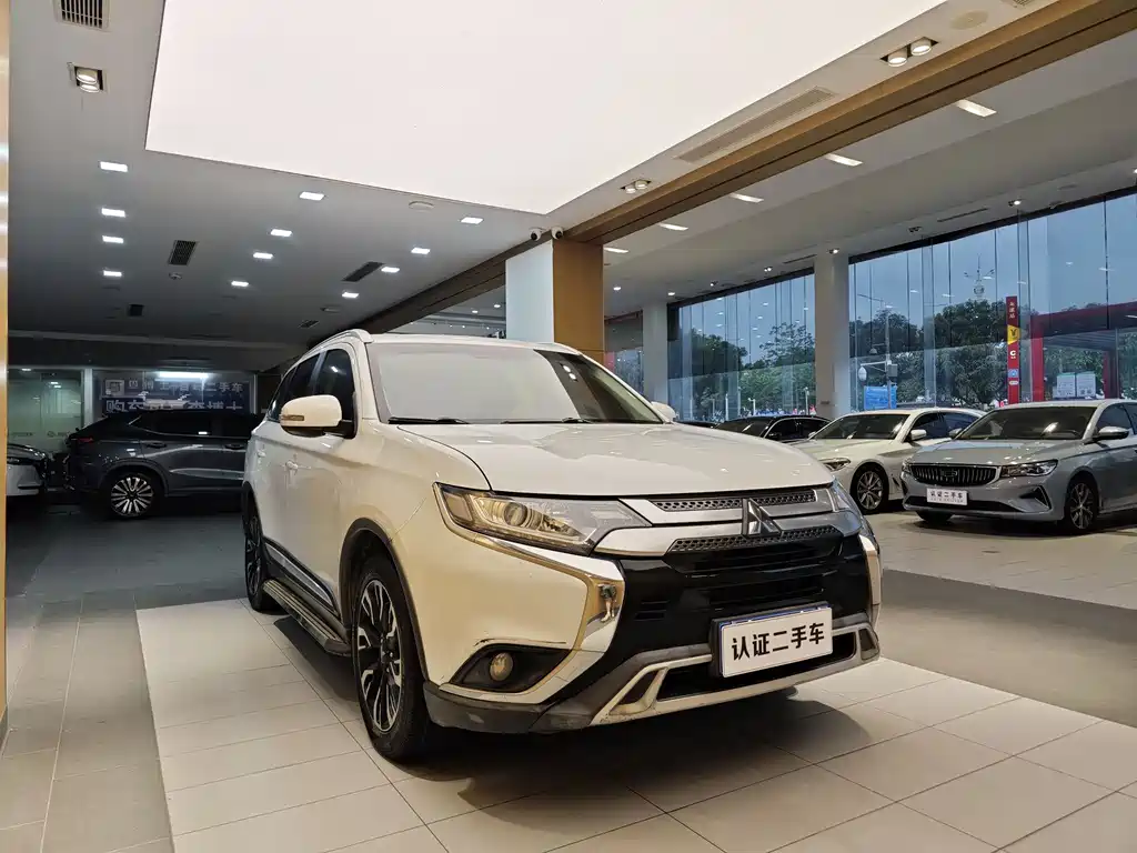Mitsubishi Outlander 2019 — фото 5