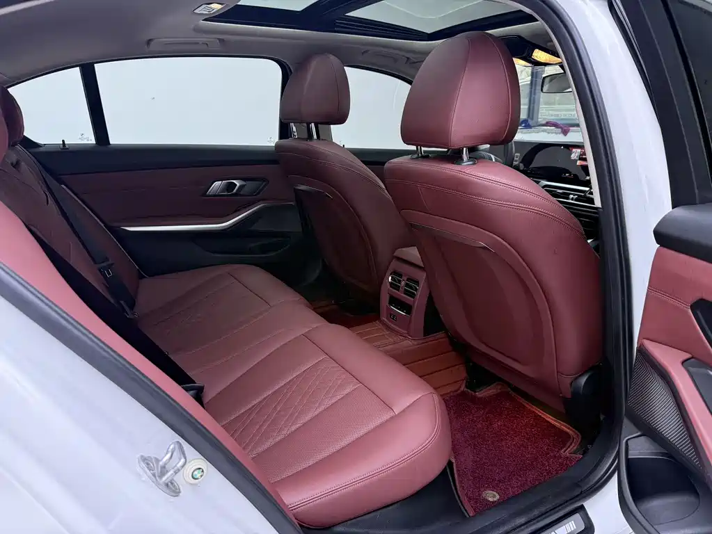BMW 3 Series 2023 — фото 10