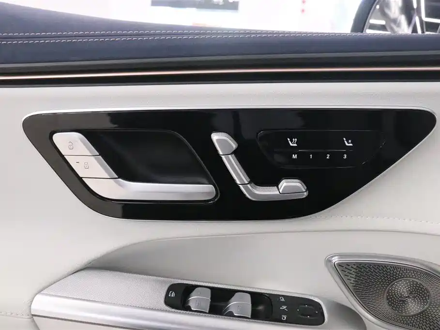 Mercedes-Benz EQE SUV 2024 — фото 13