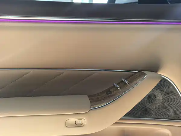 AITO M8 2025