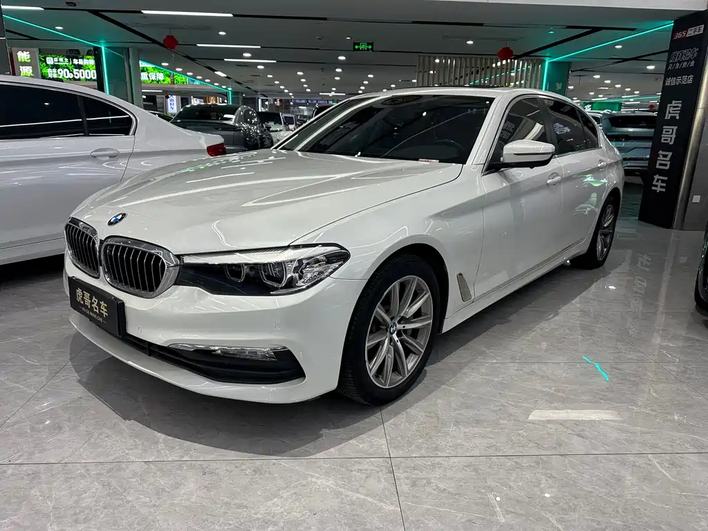 BMW 5 Series 2018 — фото 1